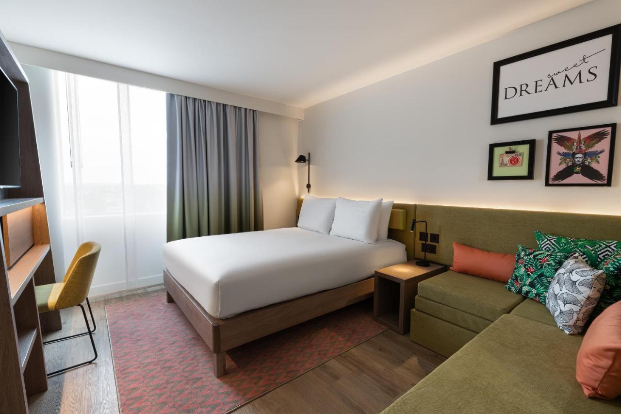 Hampton By Hilton London Ealing Hotel Bagian luar foto