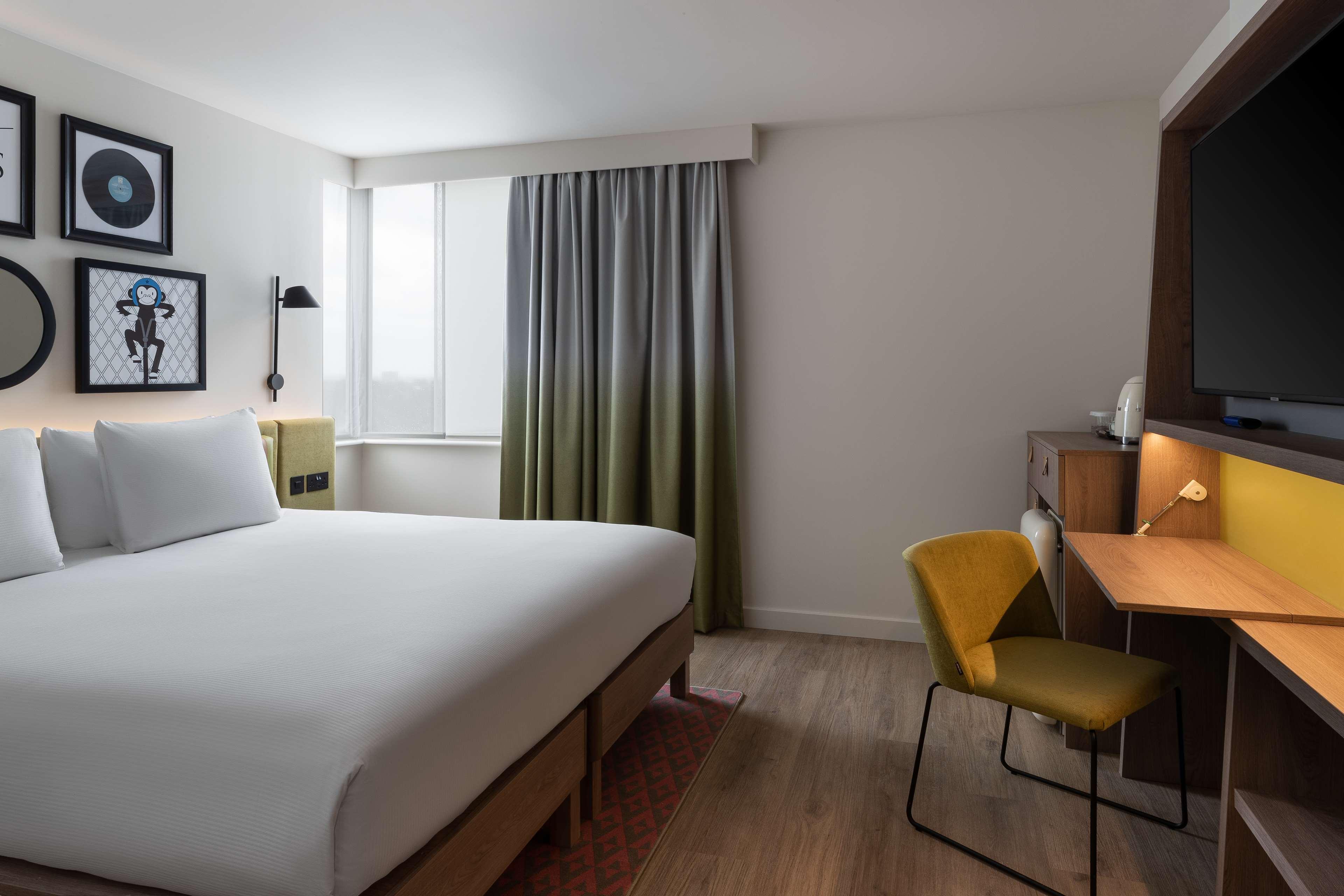 Hampton By Hilton London Ealing Hotel Bagian luar foto