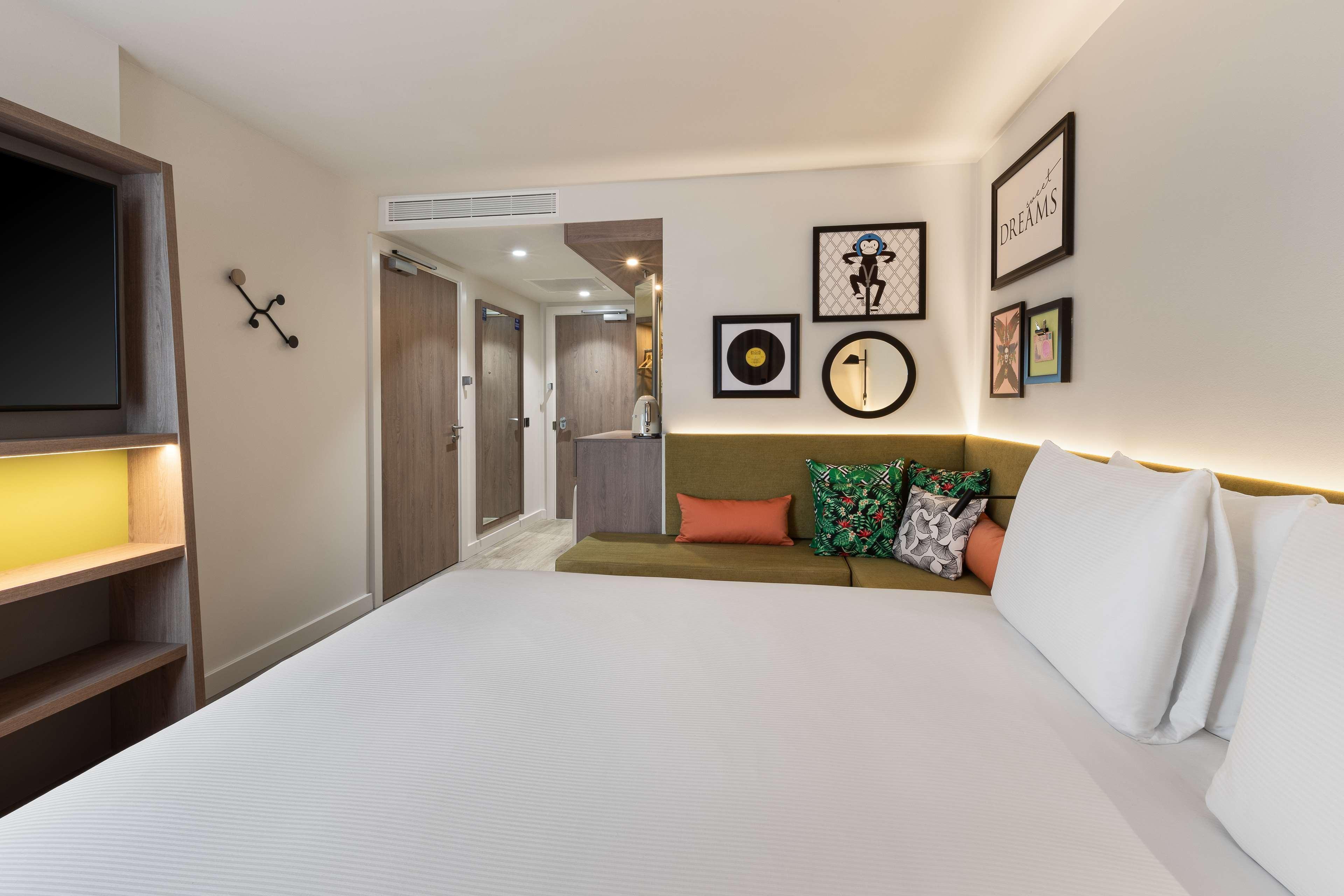 Hampton By Hilton London Ealing Hotel Bagian luar foto