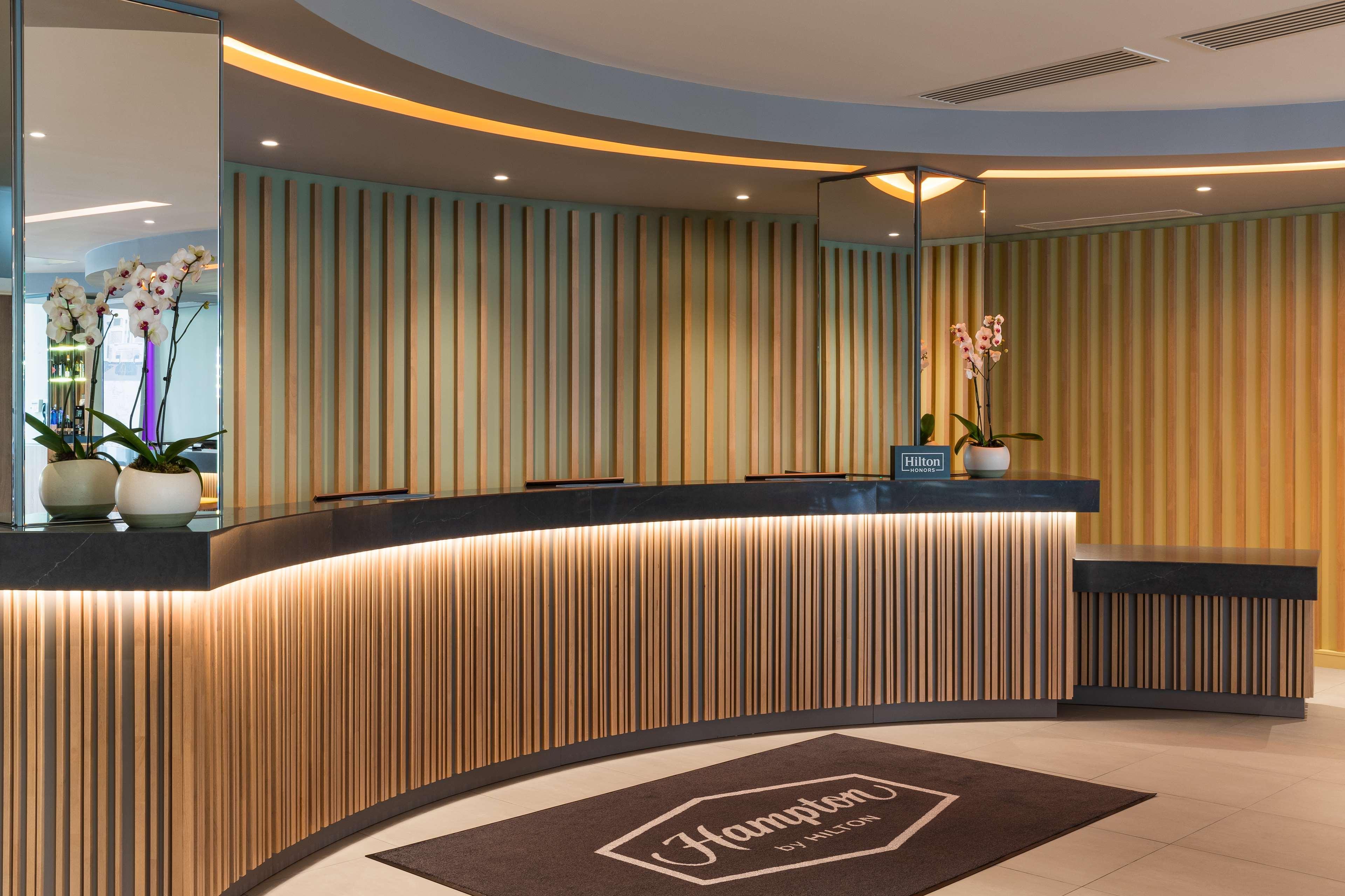 Hampton By Hilton London Ealing Hotel Bagian luar foto