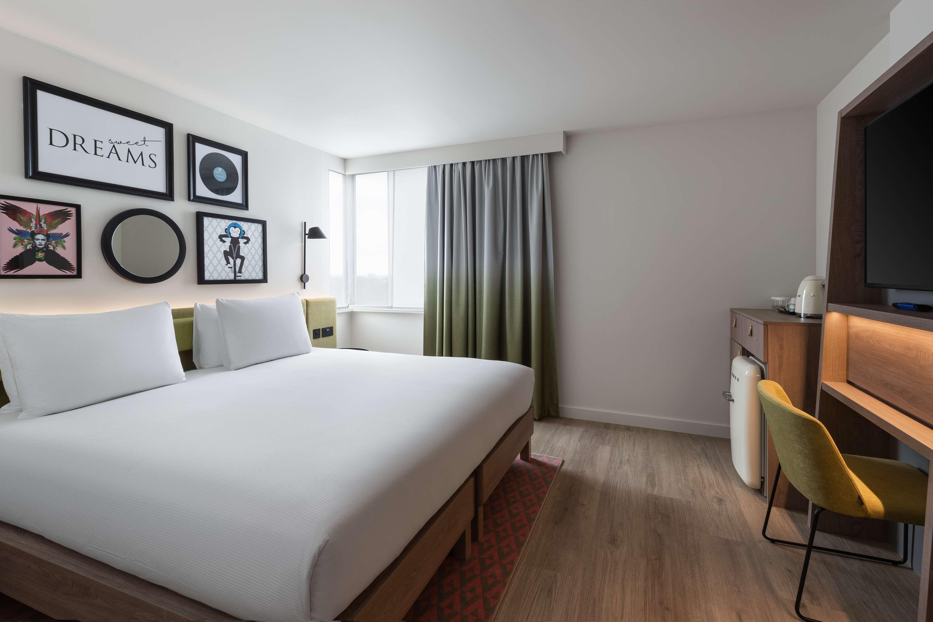 Hampton By Hilton London Ealing Hotel Bagian luar foto