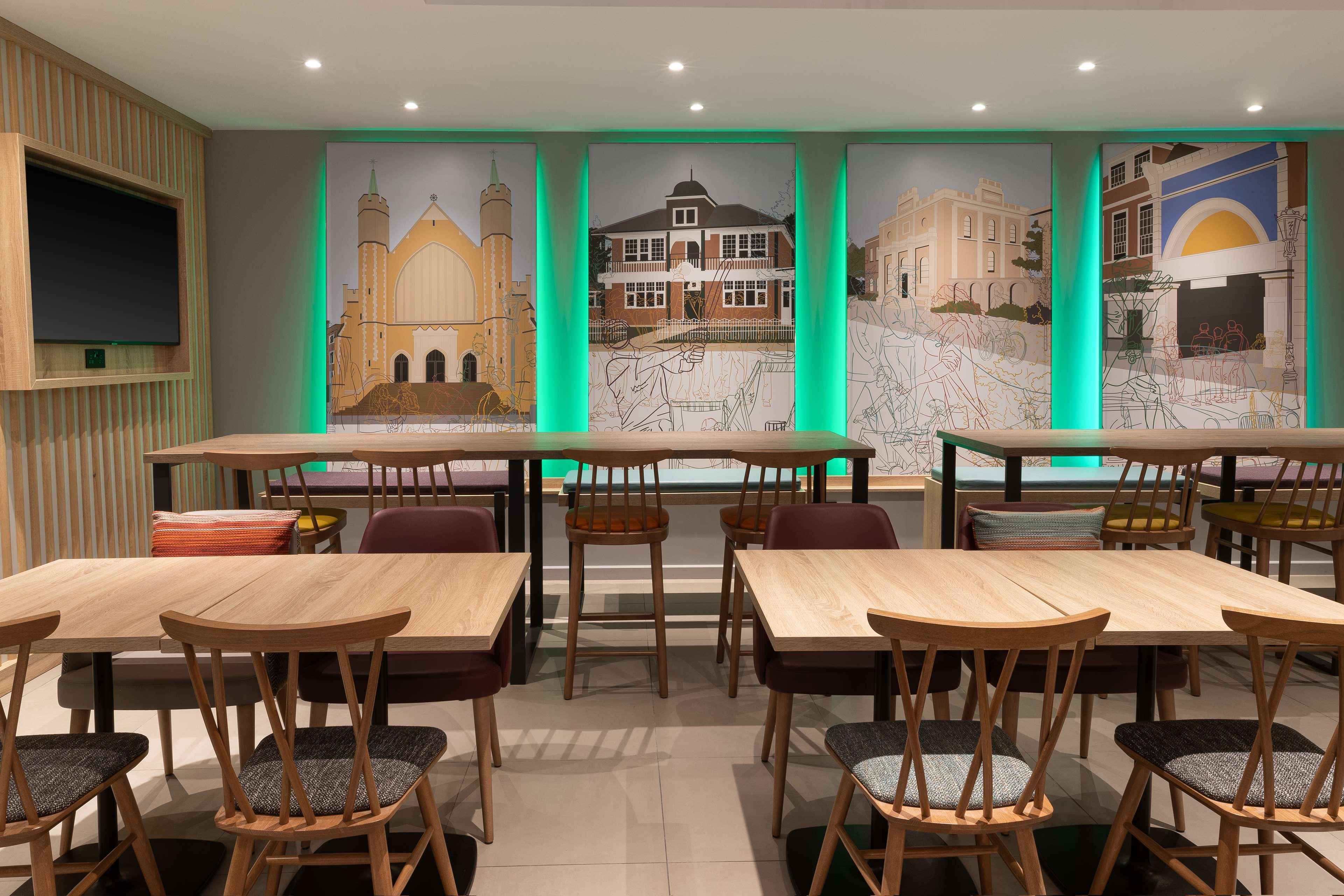 Hampton By Hilton London Ealing Hotel Bagian luar foto